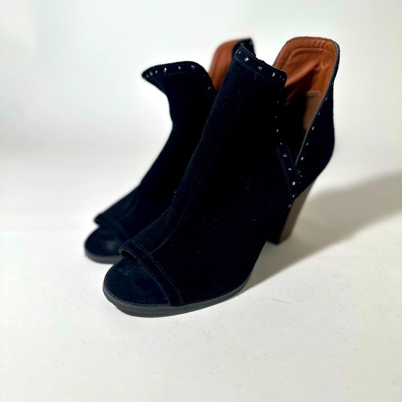 Lucky Brand Black Chunky Heel Ankle Booties - Picture 2 of 10